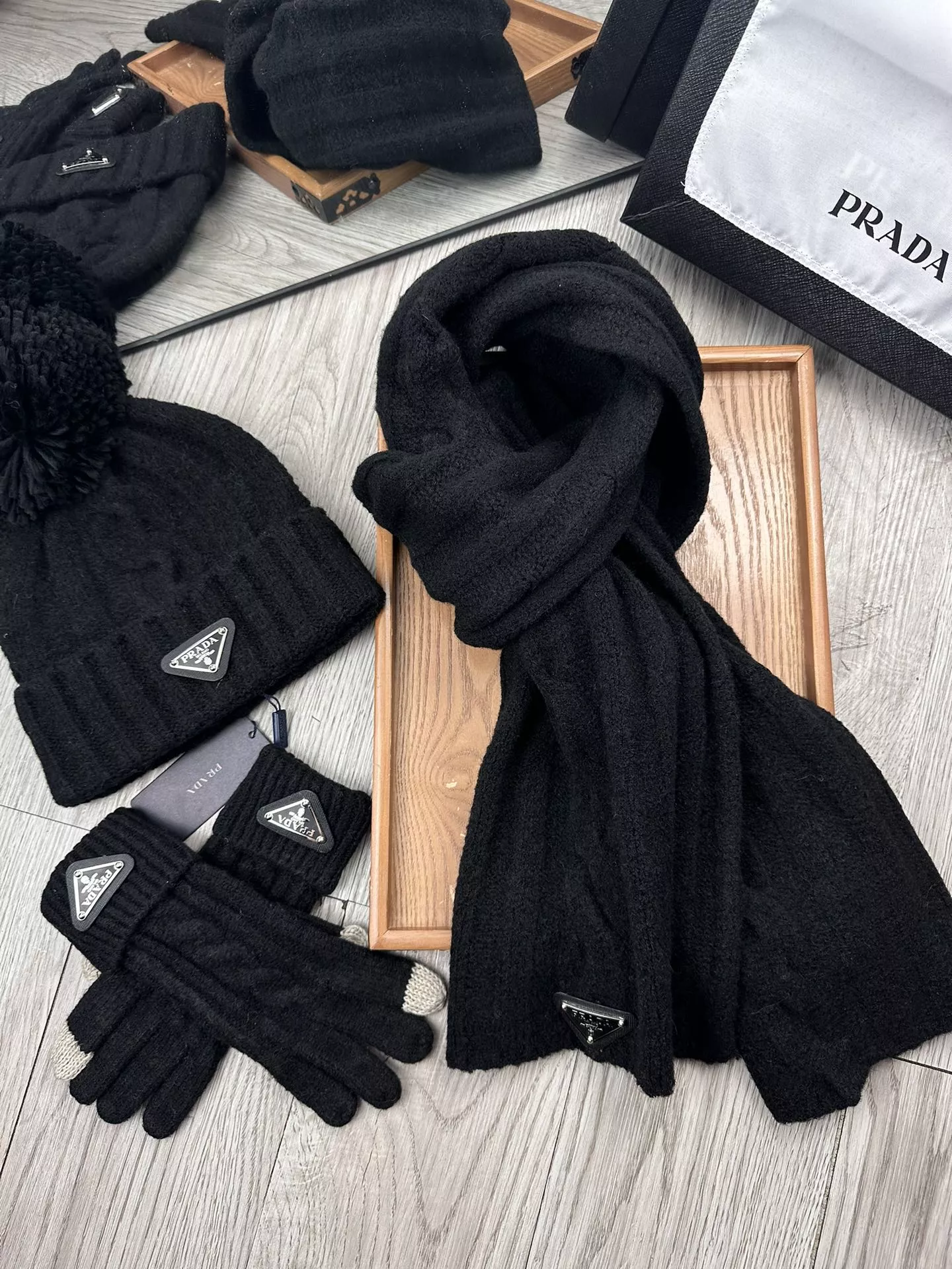 prada hat and echapres and glove set s_127aa521